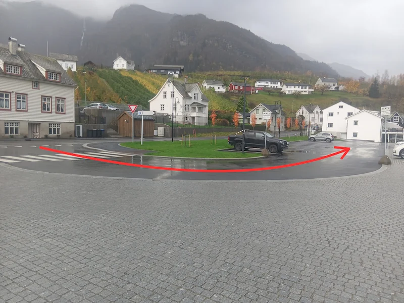 The waiting spot at Ullensvang Harbour